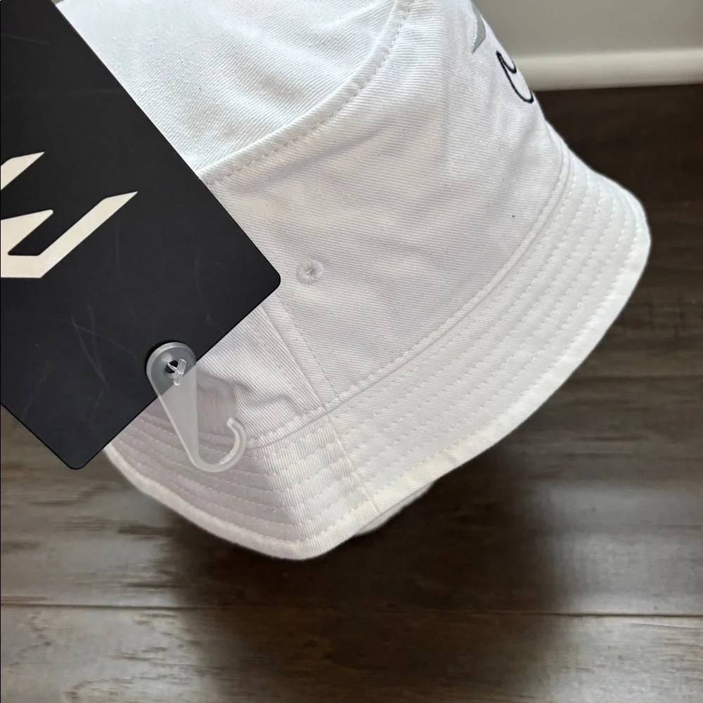 Nike Youth Bucket Hat,Sun protection,black/gray Swoosh logo, 3 Brand,vent,canvas